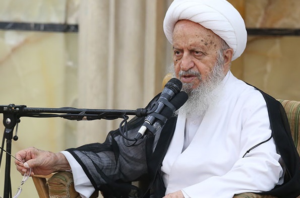 آیت الله مکارم شیرازی:تعجب می کنم باوجود موافقت رهبری با برجام، برخی باز از تعبیر خیانت استفاده می کنند