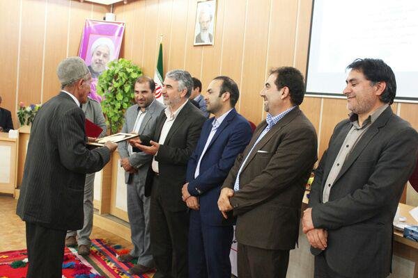 به مناسبت هفته هنر انقلاب؛  ۳۳ هنرمند پیشکسوت و جوان حوزه هنری کهگیلویه و بویراحمد تجلیل شدند