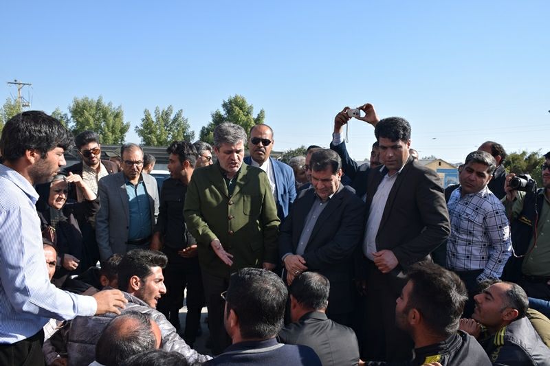 تجمع اعتراضی نیروهای اخراجی حراست شرکت نفت گچساران جلوی فرمانداری+تصاویر