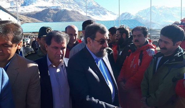 بازدید محسن رضایی از روند عملیات جست و جو برای انتقال پیکر جانباختگان سانحه هوایی تهران-یاسوج+تصویر