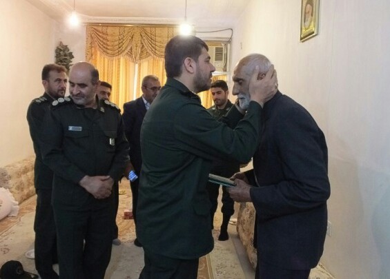 فرمانده سپاه فتح کهگیلویه و بویراحمد با خانواده شهید پردال در گچساران دیدار کرد+تصاویر