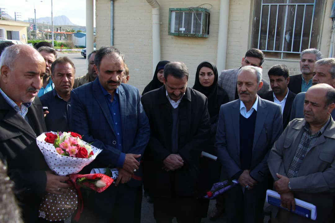 گزارش تصویری  استقبال از خلبانان دوران دفاع مقدس درفروگاه شهید امید بخش گچساران