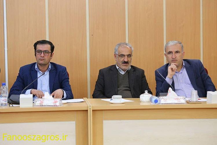 در جلسه ستاد بحران استان کهگیلویه و بویراحمد مطرح شد: باند اضطراری و فرودگاهی دهدشت احداث می‌شود / پاسخ تند و کنایه‌دار «محمدی‌تبار» به «کاظمی» و «موسوی»؛ هر کس سرش به کار خودش باشد، نه دخالت می‌کنم و نه اجازه دخالت می‌دهم / استاندار و کاظمی جلسه را ترک کردند