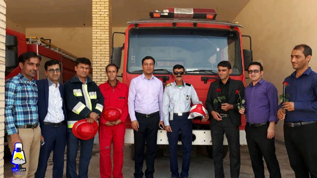 دیدار انجمن جوانان لنده با آتشنشانان/خبر اختصاص ۵۰۰ میلیون اعتبار برای آتش نشانی را در رسانه ها خواندیم و تا امروز سهم ما یک دست لباس بود!+تصاویر