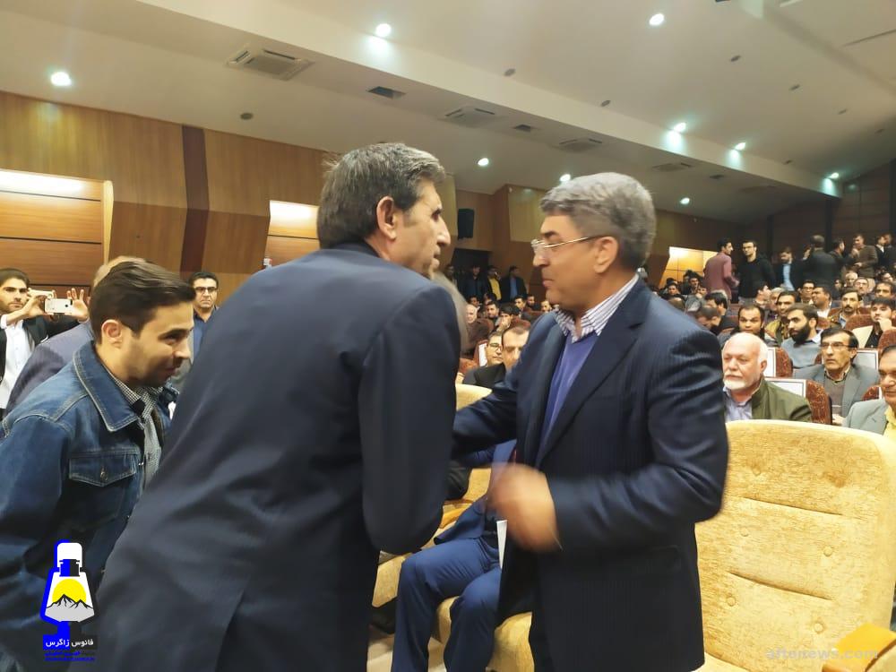 گزارشی از حضور محمد علی وکیلی در جمع دانشجویان علوم پزشکی یاسوج/یکی از دانشجویان خطاب به وکیلی:شما با پول دو میلیاردی و رانت در لیست قرار گرفتید نه با رقابت/وکیلی:اگر می‌توانم برای مردم کاری کنم، حاضرم تهران را برای زیلایی عوض کنم