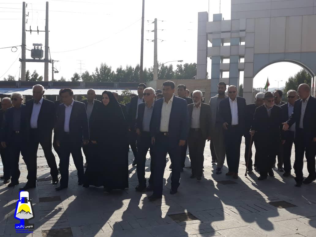 نام نویسی اردلان زینل زاده در یازدهمین انتخابات مجلس در حوزه گچساران و باشت/ زینل زاده: خیانتی نکرده ام که نگران تأیید صلاحیت باشم/این انتخابات متفاوت خواهد بود و انتخابات شگفتی ساز است ؛ حس نابرابری امروز مردم را آزار می دهد +تصاویر
