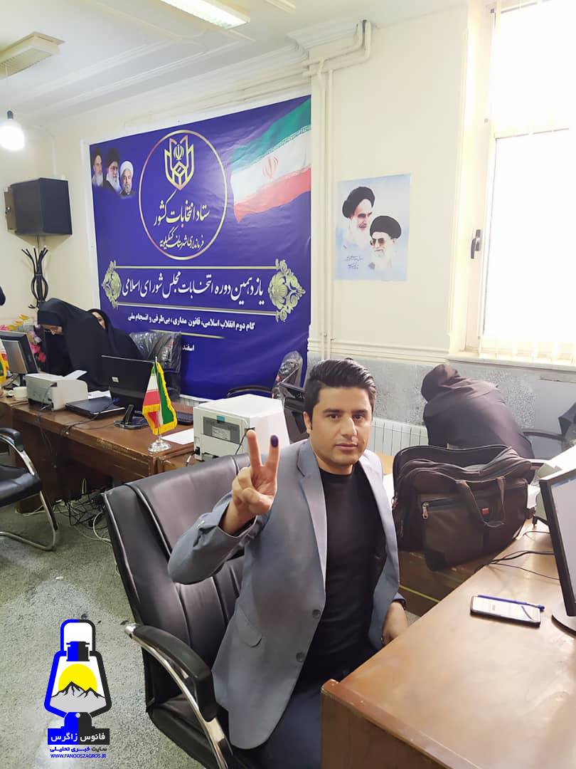 نام نویسی یک جوان با گرایش سیاسی مستقل در انتخابات حوزه کهگیلویه بزرگ+تصاویر
