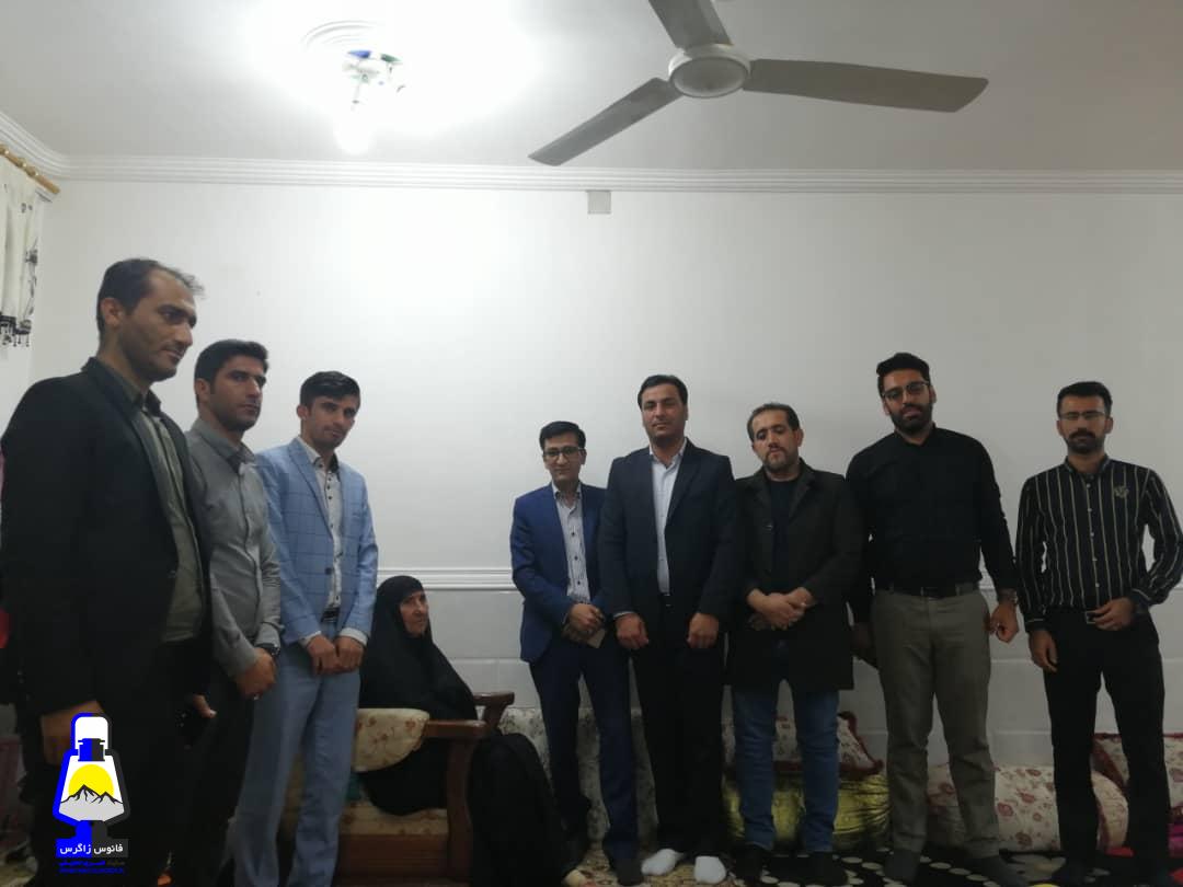 در سالروز عملیات کربلای ۴ صورت گرفت؛ دیدار انجمن جوانان لنده با خانواده شهید عملیات کربلای ۴+تصاویر