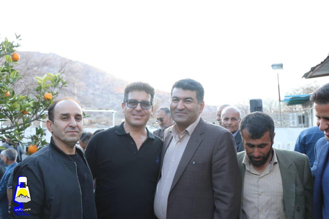 اردلان زینل زاده در جمع اهالی روستای گناوه:مردم درد مشترک دارند و امیدی به فردا ندارند/اگر کسی در جامعه بت شد نمی تواند دیگران را ببیند/فرهنگ قربانی کردن انتخاباتی اصلاح شود/برخی جاها با قول و قرار اشتغال و پست و تسهیلات آدم جمع می کنند/من به دنبال شما مردم هستم نه برخی پیمانکاران مال اندوز+تصاویر