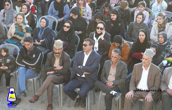 کاندیدای قشقایی در جمع هواداران ؛ بیاید مناظره کنیم /بدانید درصد بودجه ای این شهرستان نسبت به نورآباد کمتر است و ثابت می کنم / برخی ها قند و شکر، روغن و پول در کف خیابان می ریزند برای اینکه رای جمع کنند