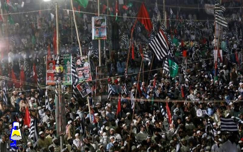 پاکستانی‌ها خواستار برکناری عمران خان شدند
