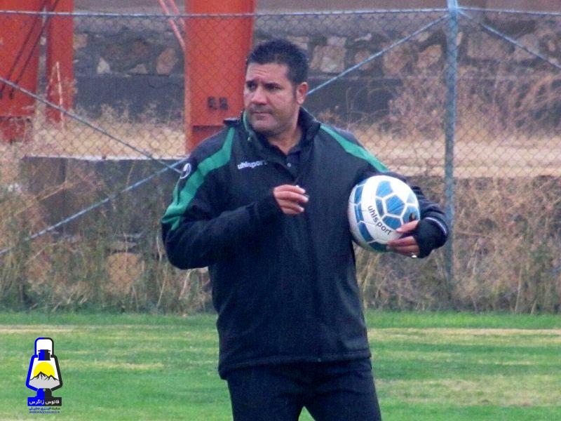 در یک اقدام غیر قانونی؛ /جهانبخش جعفری سرمربی تیم فوتبال نفت و گاز ، گچساران را ترک کرد