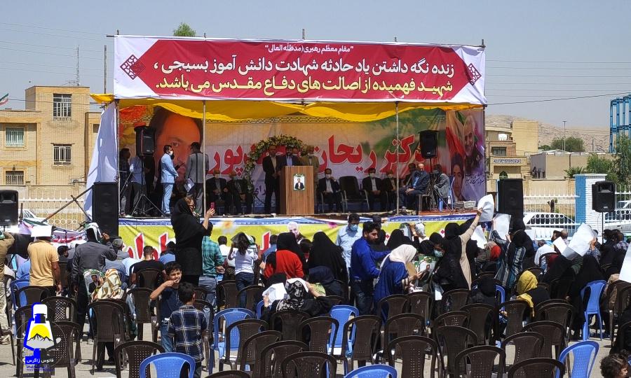 گزارشی از نطق انتخاباتی ریحان محمدپور دهبزرگی/من محمدپور هستم برای شعار و تکرار مکررات نیامده ام/مگر اینجا لیانشامپو است این ترقه بازی را در بین جلسات خودتان جمع کنید