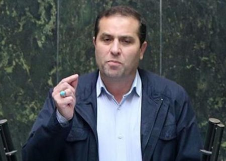 عضو کمیسیون اقتصادی مجلس : حقوق‌ها باید ۴۰ درصد زیاد شود وگرنه حقوق‌بگیران زمین‌گیر می‌شوند