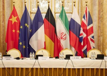 زیر میز زدن روسیه اظهرمن‌الشمس است