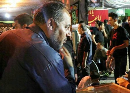 مداح گچسارانی که در سوگ خمینی در جماران نوحه سرداد/در گفتگو با مداح کهگیلویه وبویراحمد عنوان شد؛کاش مسئولیت ها را به چهارتا بچه هیئتی میدادند/اشک رقیه بر گونه دختران شهدای هسته ای