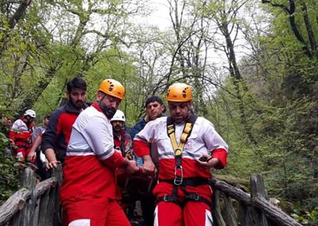 سقوط جوان ۳۸ ساله از آبشار «کبودوال»/ مصدوم به بیمارستان منتقل شد