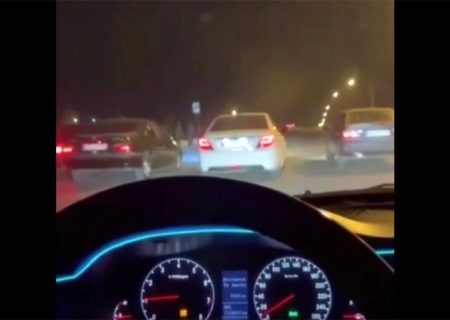 فیلم خط و نشان راننده خودروی آزرا برای چند جوان در کورس! / همه شوکه شدند