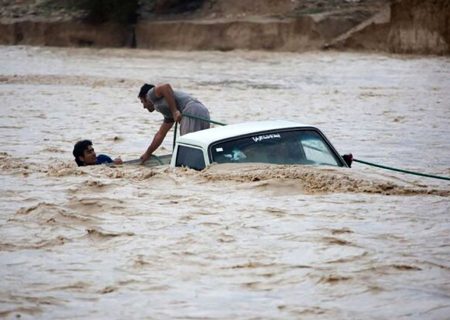 فیلم شاهکار  راننده لودر در شب وقوع سیل یک روستا !