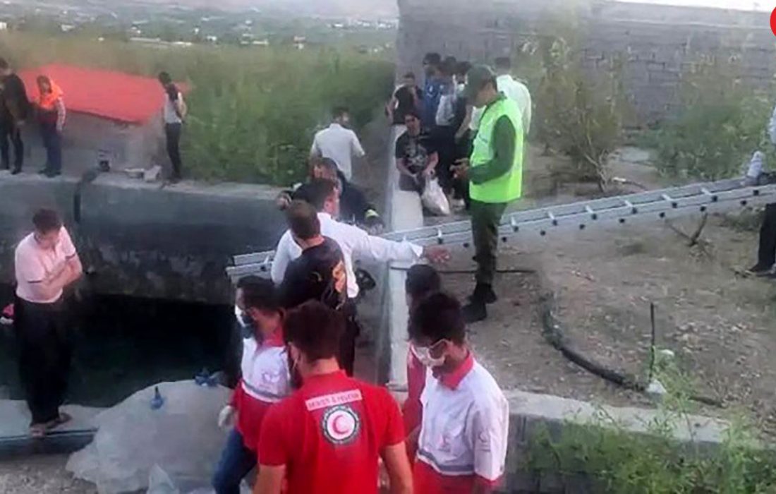 ۲ کشته در شیرجه خودرو به استخر در دماوند تهران+ عکس