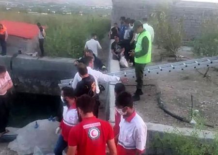 ۲ کشته در شیرجه خودرو به استخر در دماوند تهران+ عکس