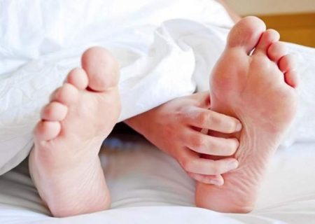 سندرم پای بی‌قرار و آنچه باید در مورد آن بدانید
