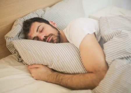 ۶ دلیلی که شما را نیمه شب از خواب بیدار می‌کند