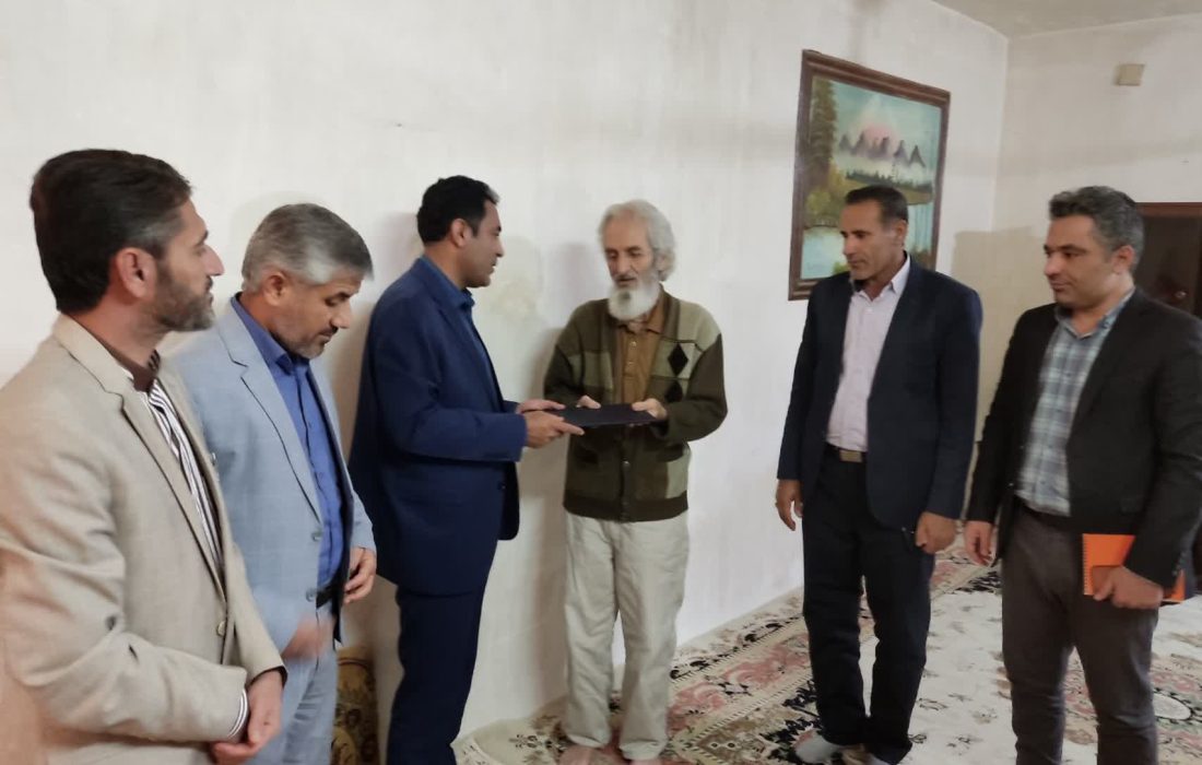 دیدار مدیر کل ارشاد با پیشکسوت سینما و تئاتر در چرام