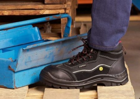 آیا استفاده از تجهیزات ایمنی در محیط کار لازم است ؟