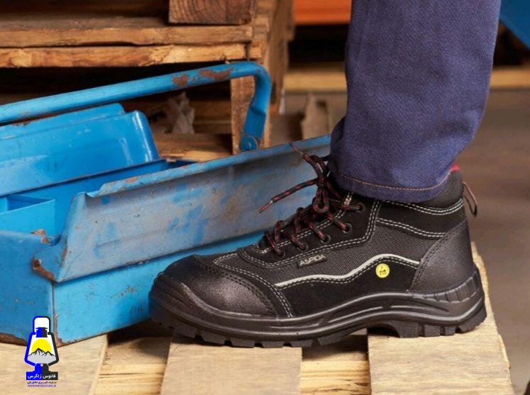 آیا استفاده از تجهیزات ایمنی در محیط کار لازم است ؟