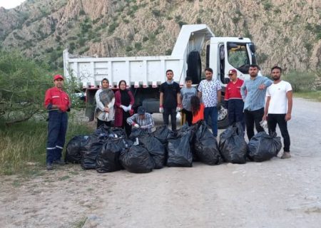 پاکسازی زباله های بخشی از منطقه گناوه لری گچساران+تصاویر