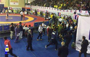 درگیری و چاقوکشی در مسابقات کشتی ورزشگاه تختی یاسوج