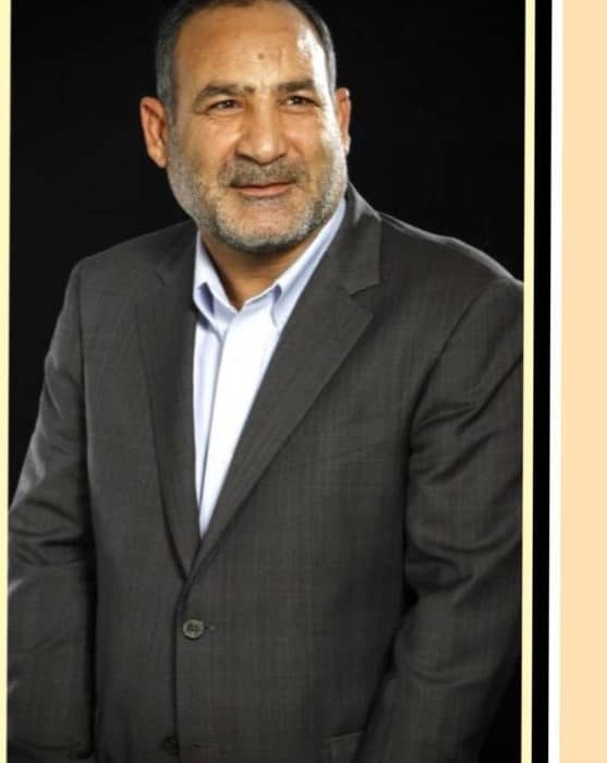 غریق به خاشاک می آویزد