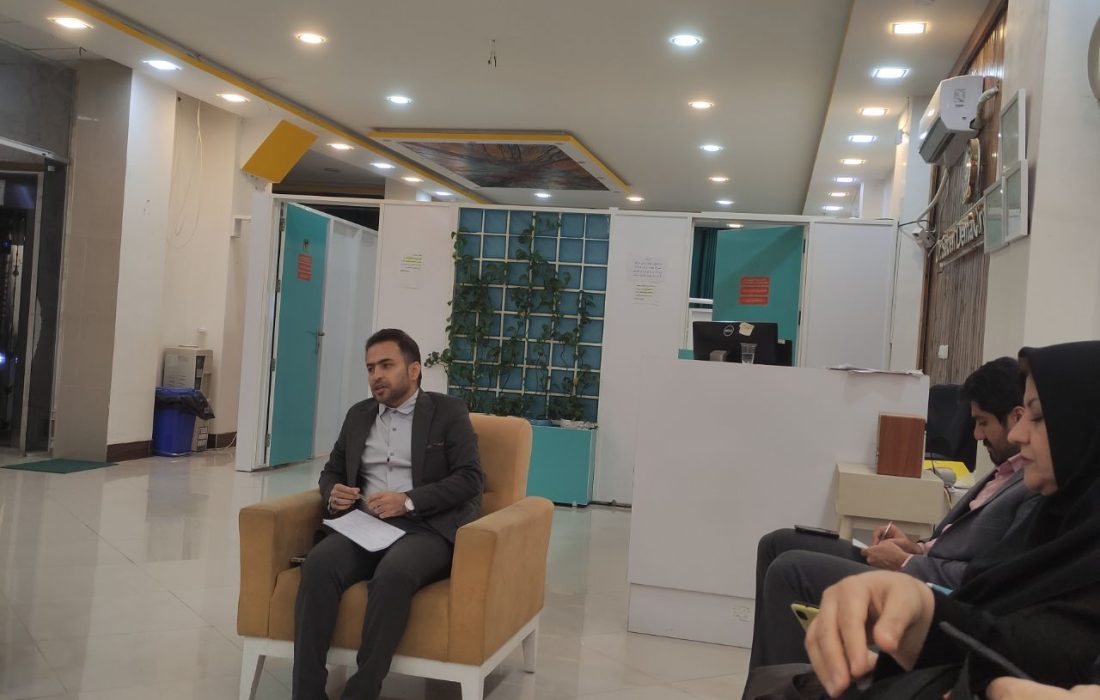 آمده ام که بتوانم از دردهای معیشتی مردمم بکاهم همانگونه که در این چند سال تلاش داشته ام از درد جسمی مردم دیارم بکاهم/شعار انتخاباتی ام «نخبگان و برابری » است