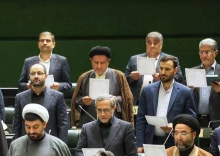 نقد زود هنگام به موحد