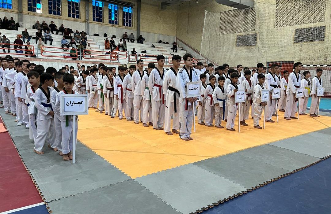 مسابقات تکواندو آزاد قهرمانی کهگیلویه و بویراحمد در رده های سنی خردسالان و نونهالان برگزار شد+تصاویر