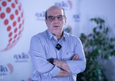 کنایه عباس عبدی به آموزش و پرورش: همچنان درگیر مقنعه دختربچه ها هستید /هیچ فرصتی برای فکر کردن به مساله آموزش پیدا نکرده‌‌اید؟