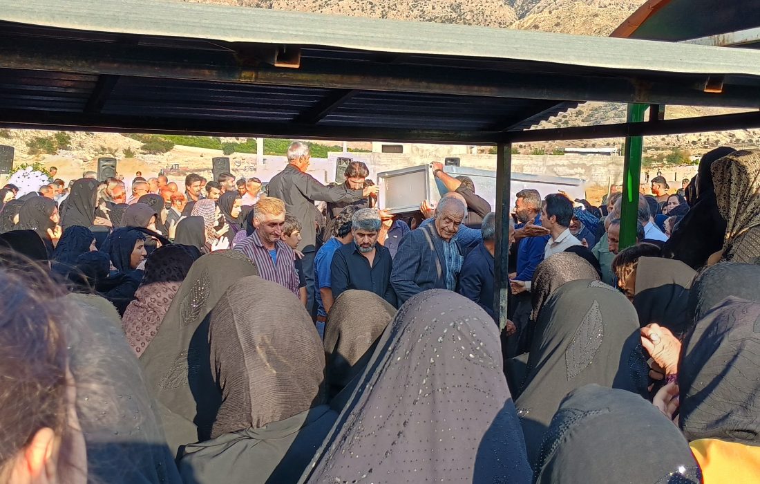 وداع مردم با پیکر جانباز خوبیار مرادی