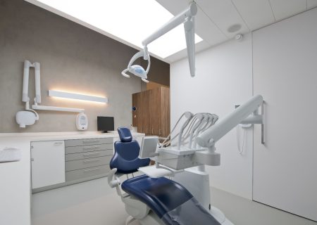 تجهیزات دندانپزشکی: بررسی قیمت یونیت دندانپزشکی و یونیت صندلی فیدار پلاس
