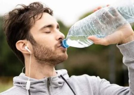 چقدر آب بنوشیم تا لاغر شویم؟