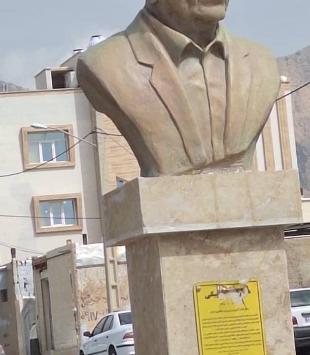 تخریب تندیس استاد بهمن بیگی در دوگنبدان/تصویر