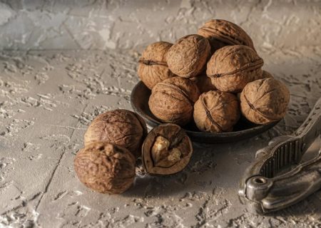 فرق گردوی تازه و کهنه را چطور تشخیص بدیم؟