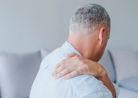 علت درد کتف راست و گردن چیست؟ بررسی تخصصی