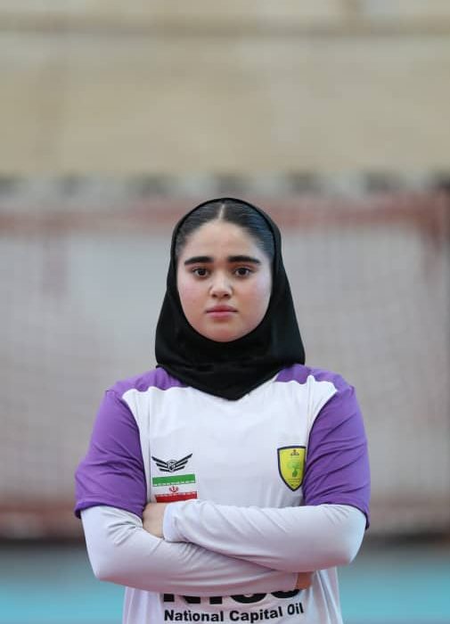 مهشید احمدی هندبالیست باشگاه نفت و گاز گچساران و ترقی در دو مسیر علم و ورزش