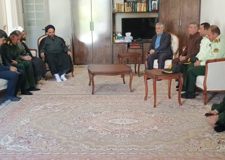 عیادت از خانواده شهدا در هفته بسیج