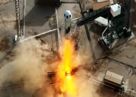 ۶ گردشگر، به فضا رفتند