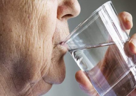 افزایش خطر زوال عقل در اثر نوشیدن آب